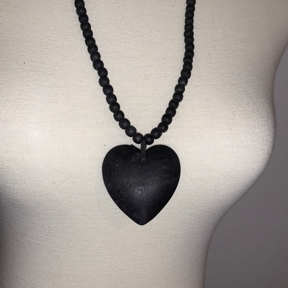 Black Wood Heart Pendant Beaded Necklace - Picture 4 of 7
